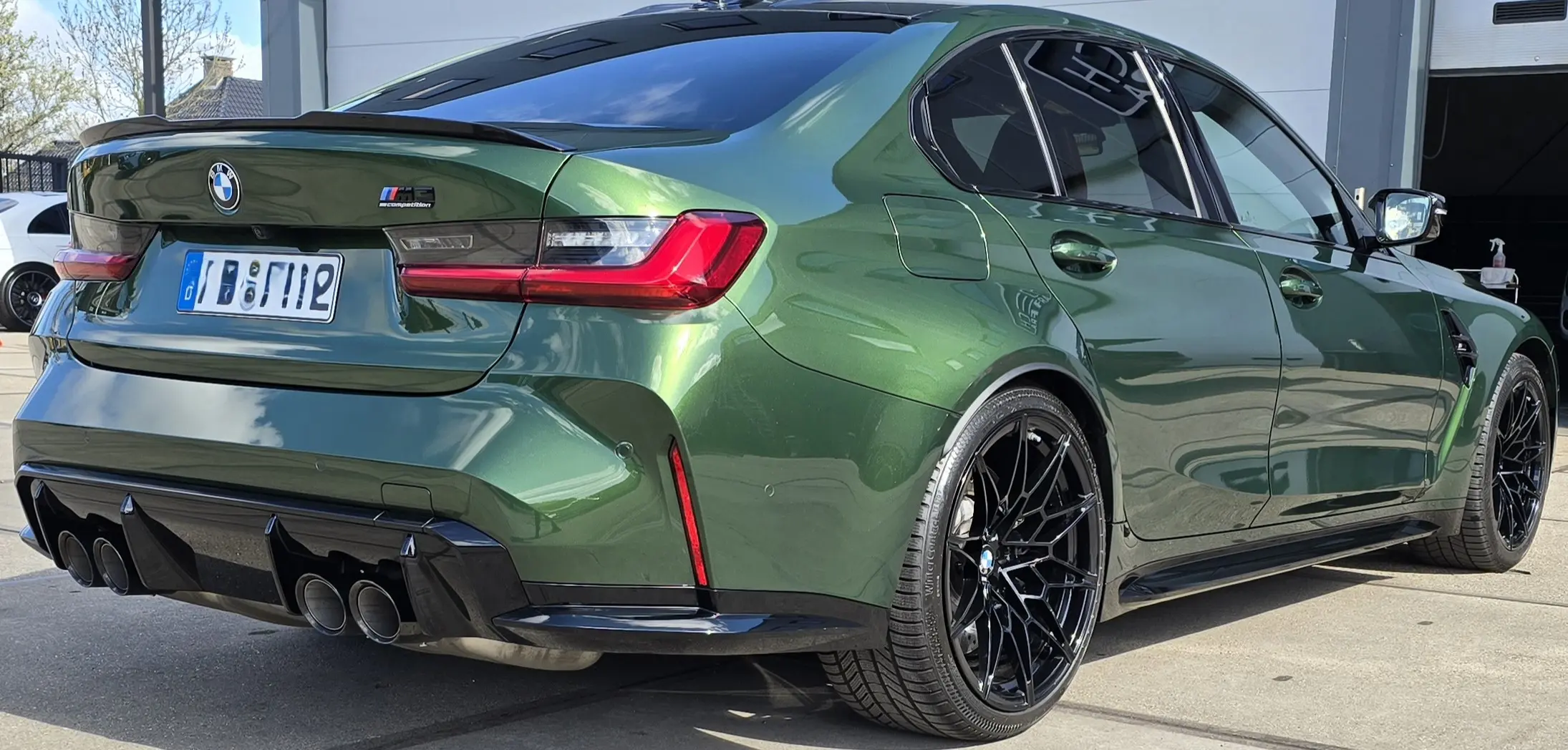 Groene BMW M3 Competition achterzijde
